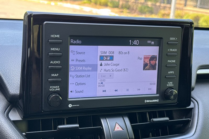 Toyota RAV4 Vehicle Full-screen Gallery Image 25