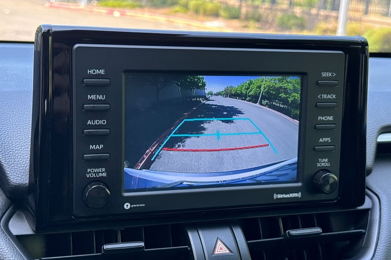 Toyota RAV4 Vehicle Full-screen Gallery Image 26