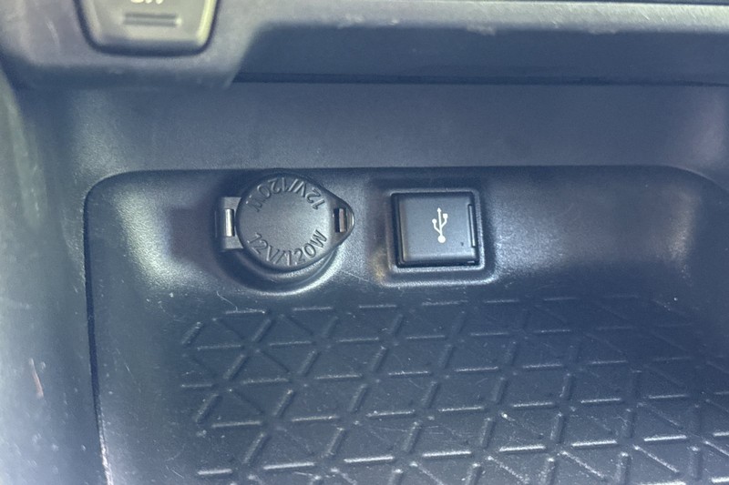 Toyota RAV4 Vehicle Full-screen Gallery Image 30