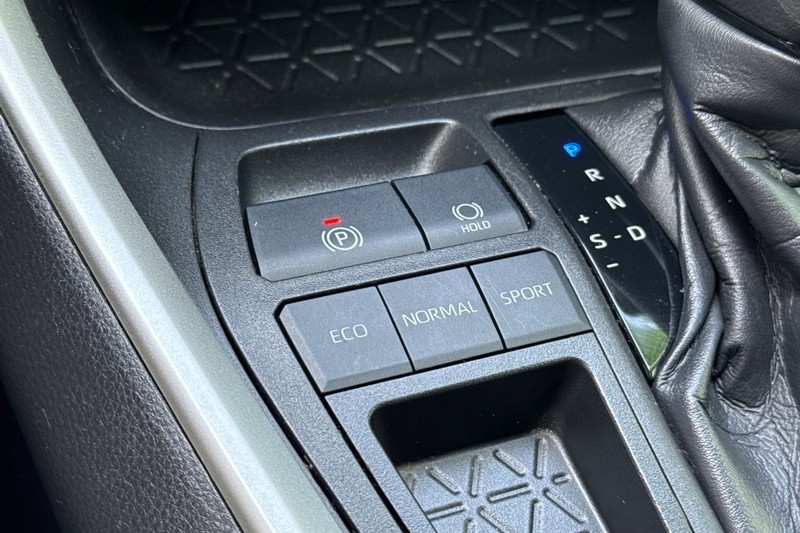 Toyota RAV4 Vehicle Full-screen Gallery Image 31