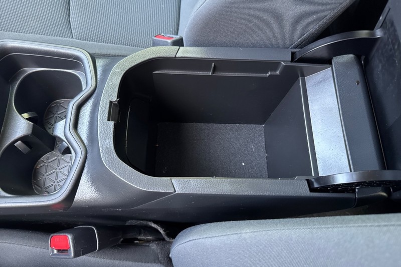 Toyota RAV4 Vehicle Full-screen Gallery Image 32