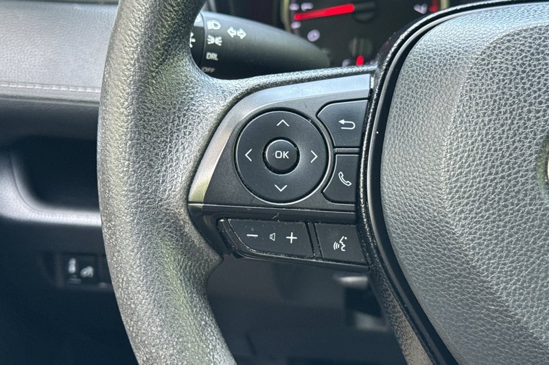 Toyota RAV4 Vehicle Full-screen Gallery Image 35
