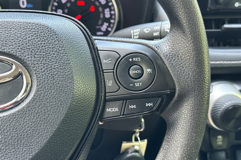 Toyota RAV4 Vehicle Full-screen Gallery Image 37