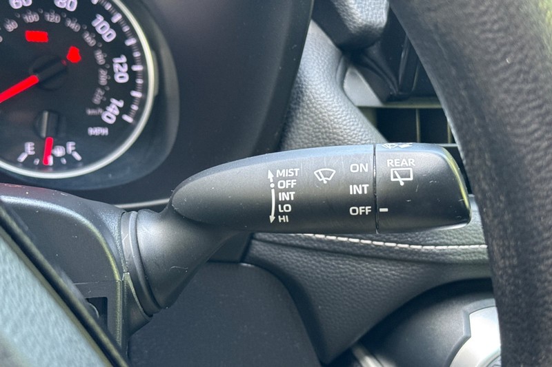 Toyota RAV4 Vehicle Full-screen Gallery Image 38
