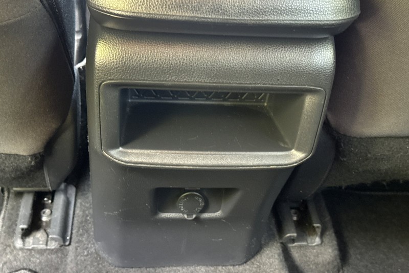 Toyota RAV4 Vehicle Full-screen Gallery Image 42