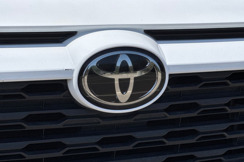 Toyota RAV4 Vehicle Full-screen Gallery Image 45