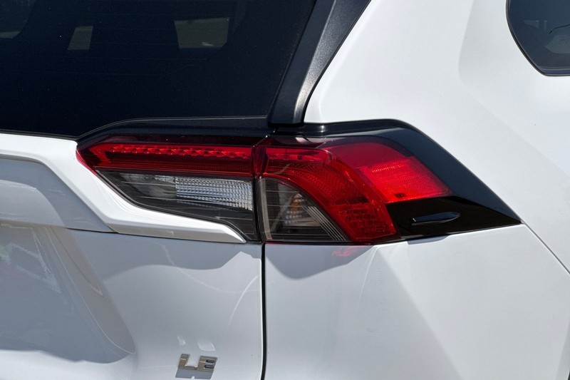 Toyota RAV4 Vehicle Full-screen Gallery Image 48