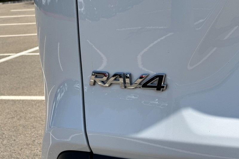 Toyota RAV4 Vehicle Full-screen Gallery Image 49