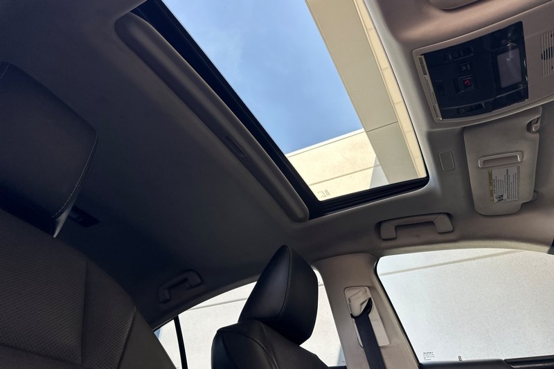 Lexus ES Vehicle Full-screen Gallery Image 19