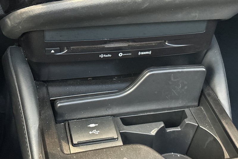 Lexus ES Vehicle Full-screen Gallery Image 30