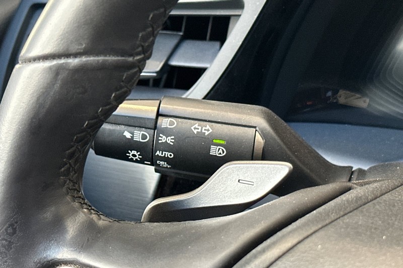 Lexus ES Vehicle Full-screen Gallery Image 36