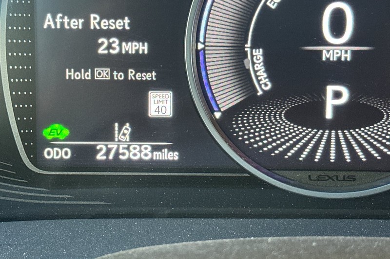 Lexus ES Vehicle Full-screen Gallery Image 39