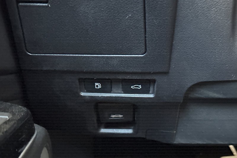 Lexus ES Vehicle Full-screen Gallery Image 40