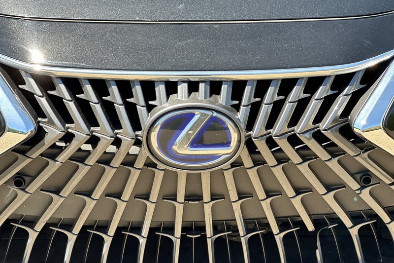Lexus ES Vehicle Full-screen Gallery Image 44