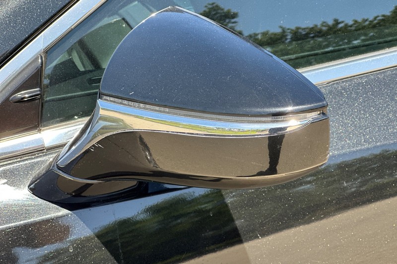 Lexus ES Vehicle Full-screen Gallery Image 49