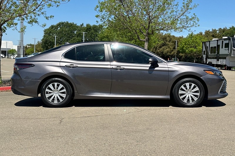 Toyota Camry Vehicle Full-screen Gallery Image 03