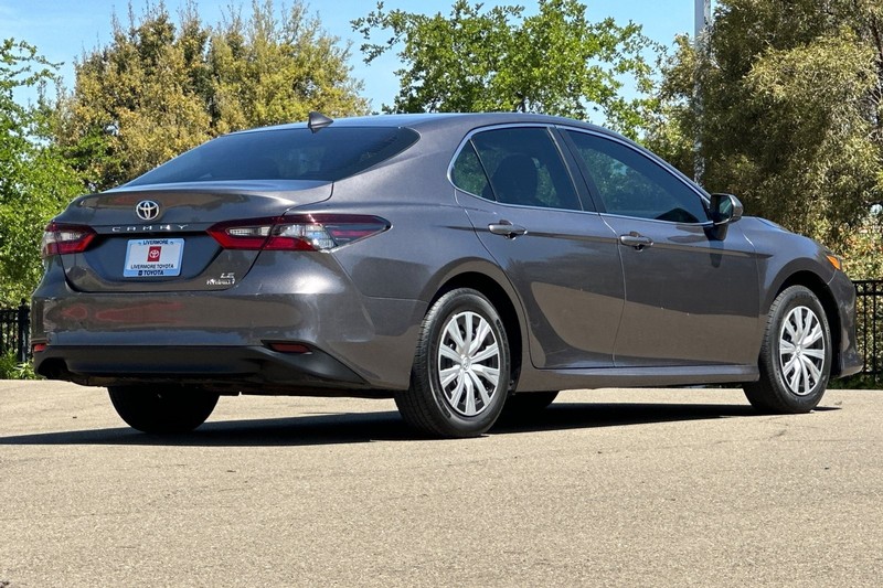Toyota Camry Vehicle Full-screen Gallery Image 04