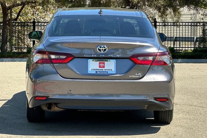 Toyota Camry Vehicle Full-screen Gallery Image 05