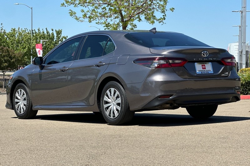 Toyota Camry Vehicle Full-screen Gallery Image 06