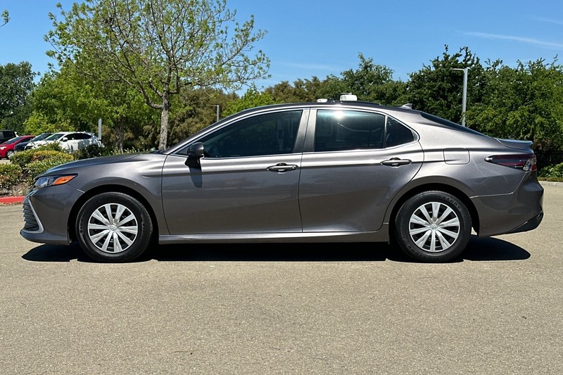 Toyota Camry Vehicle Full-screen Gallery Image 07