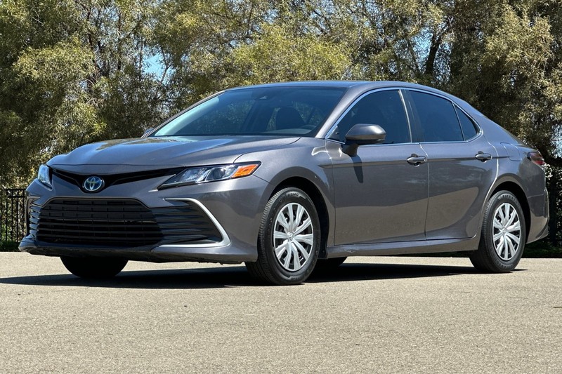 Toyota Camry Vehicle Full-screen Gallery Image 08