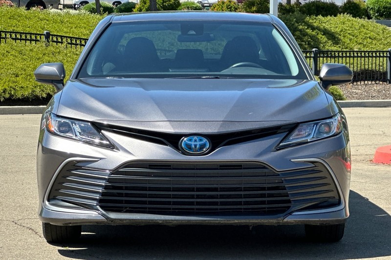 Toyota Camry Vehicle Full-screen Gallery Image 09