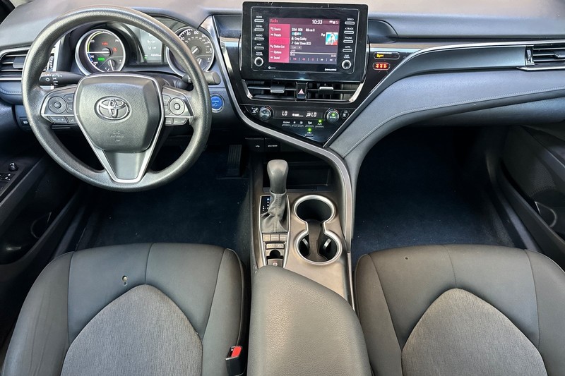 Toyota Camry Vehicle Full-screen Gallery Image 15