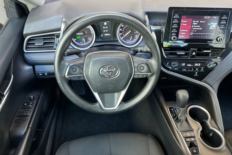 Toyota Camry Vehicle Full-screen Gallery Image 16