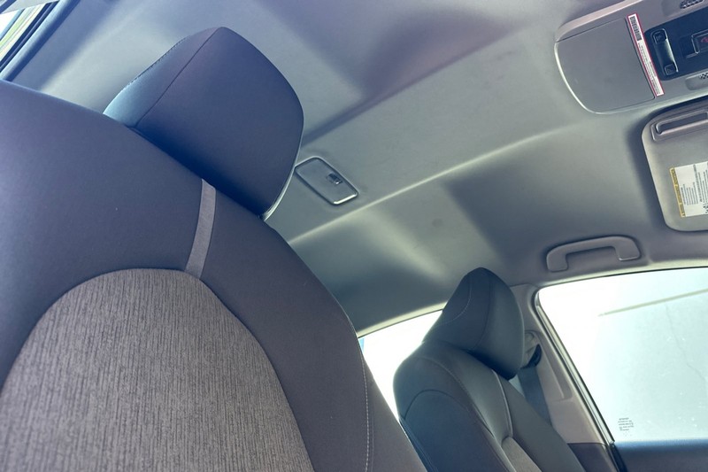 Toyota Camry Vehicle Full-screen Gallery Image 19