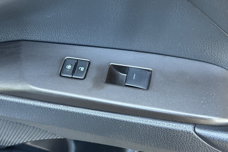 Toyota Camry Vehicle Full-screen Gallery Image 21