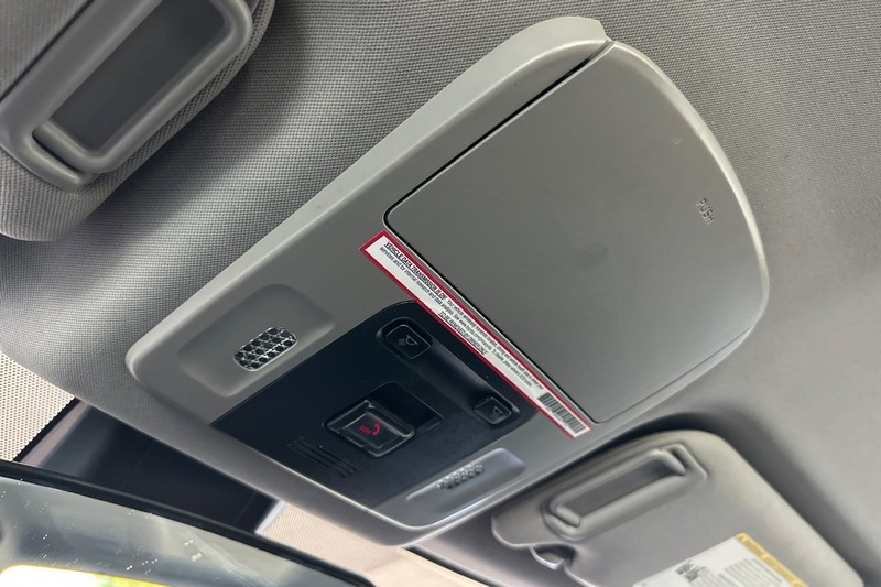 Toyota Camry Vehicle Full-screen Gallery Image 23