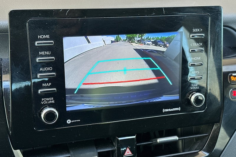 Toyota Camry Vehicle Full-screen Gallery Image 26