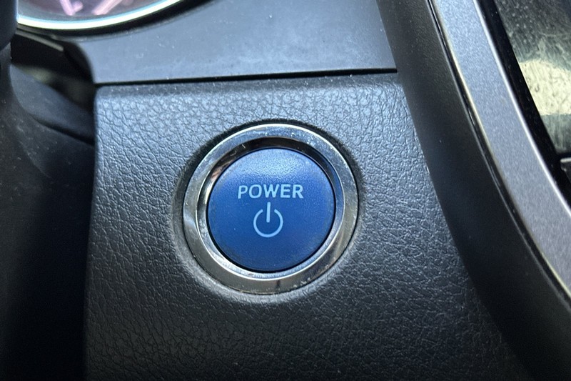 Toyota Camry Vehicle Full-screen Gallery Image 33