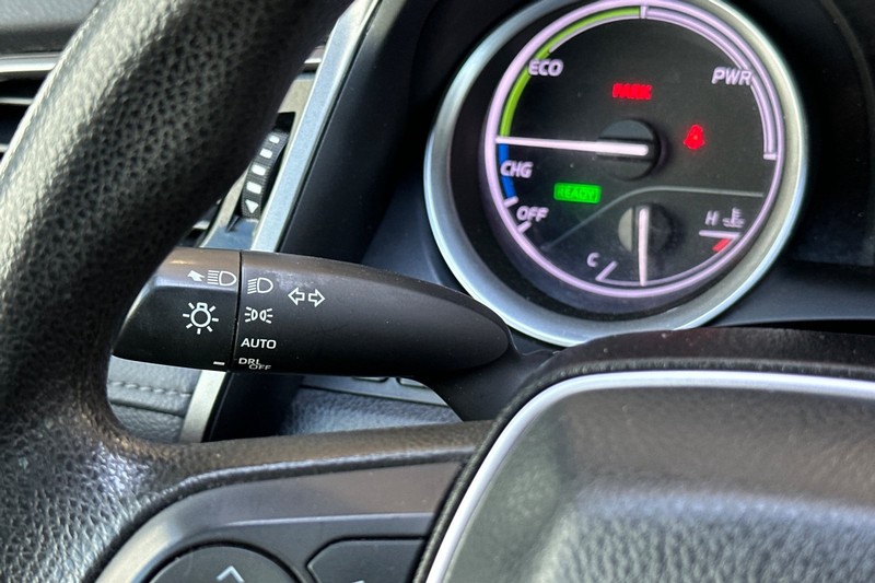 Toyota Camry Vehicle Full-screen Gallery Image 36