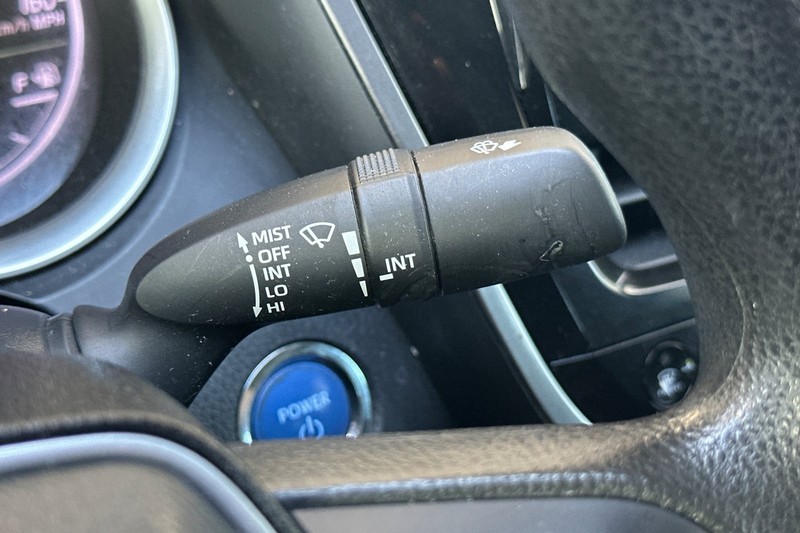 Toyota Camry Vehicle Full-screen Gallery Image 38