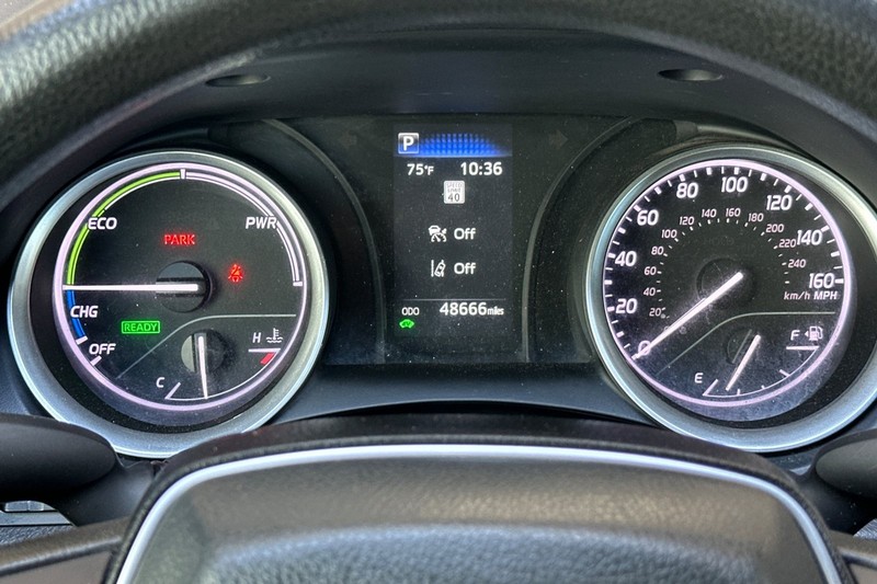 Toyota Camry Vehicle Full-screen Gallery Image 39