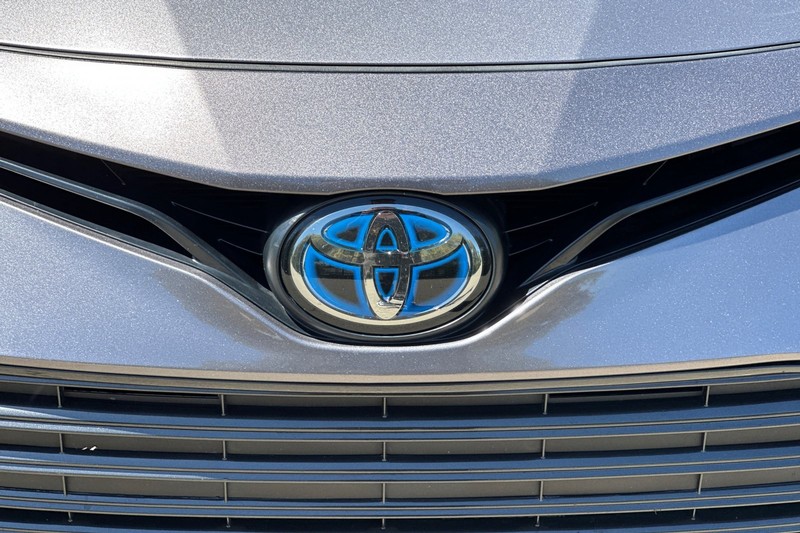 Toyota Camry Vehicle Full-screen Gallery Image 43