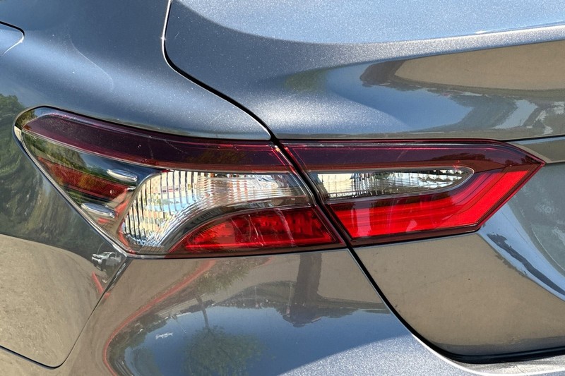 Toyota Camry Vehicle Full-screen Gallery Image 44