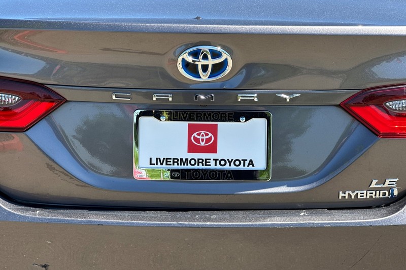 Toyota Camry Vehicle Full-screen Gallery Image 45