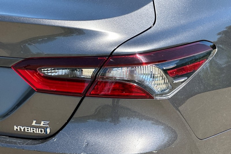 Toyota Camry Vehicle Full-screen Gallery Image 46