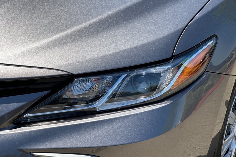 Toyota Camry Vehicle Full-screen Gallery Image 47