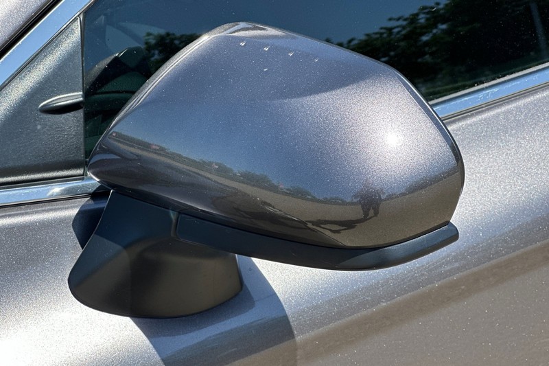 Toyota Camry Vehicle Full-screen Gallery Image 48