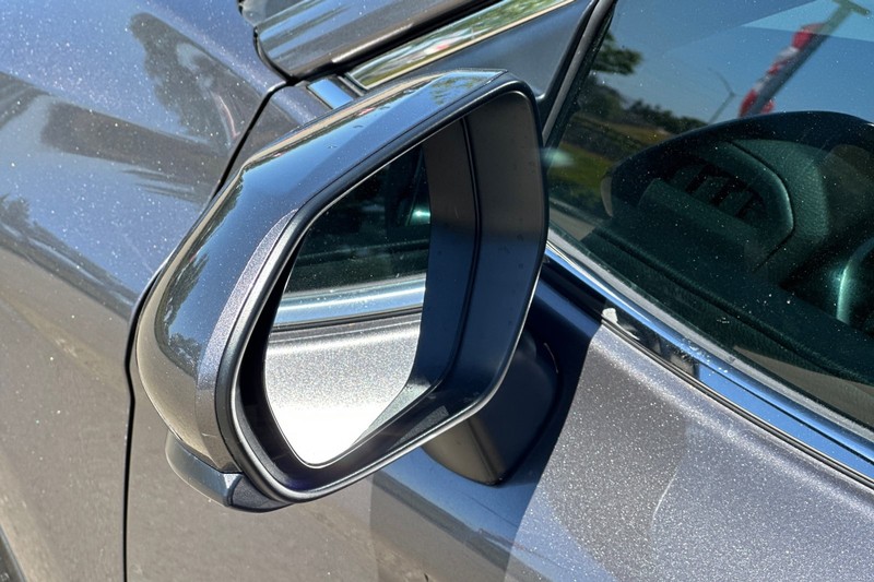Toyota Camry Vehicle Full-screen Gallery Image 49
