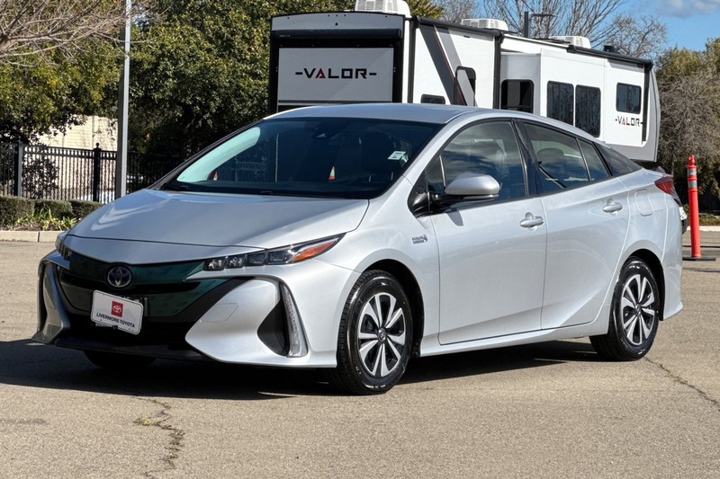 Toyota Prius Prime Vehicle Full-screen Gallery Image 08