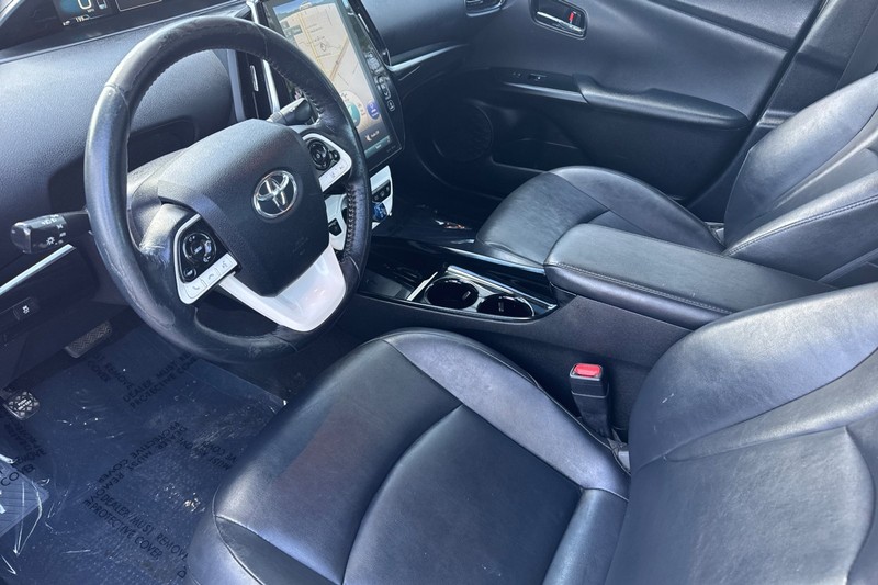 Toyota Prius Prime Vehicle Full-screen Gallery Image 10