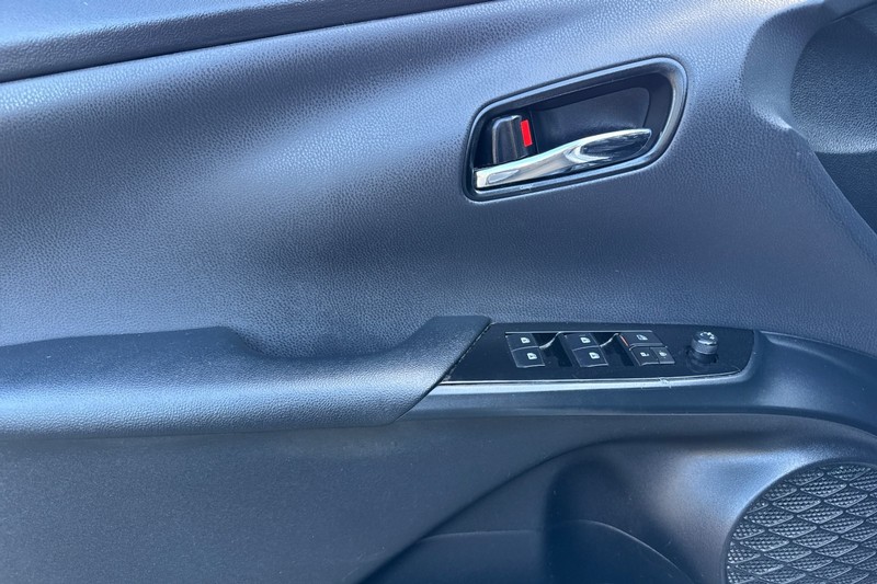 Toyota Prius Prime Vehicle Full-screen Gallery Image 11