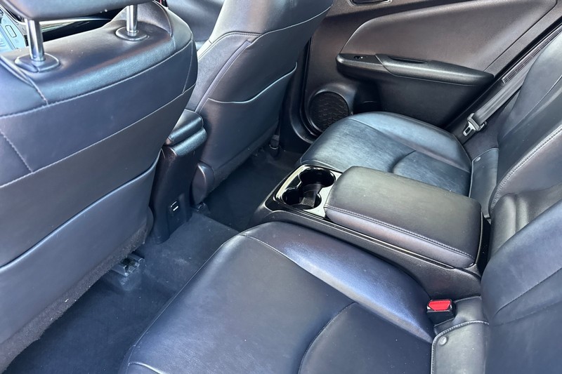 Toyota Prius Prime Vehicle Full-screen Gallery Image 14