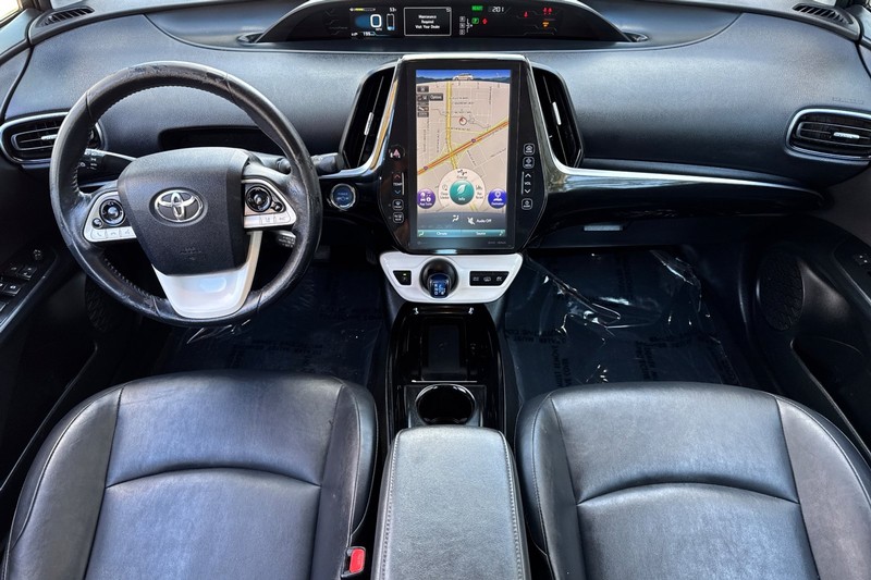 Toyota Prius Prime Vehicle Full-screen Gallery Image 15