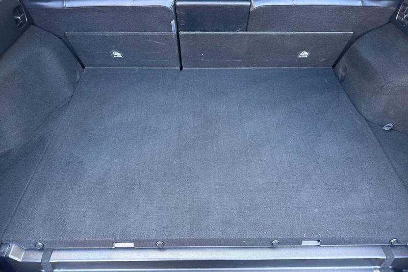 Toyota Prius Prime Vehicle Full-screen Gallery Image 17