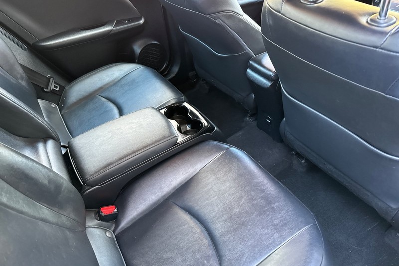 Toyota Prius Prime Vehicle Full-screen Gallery Image 18
